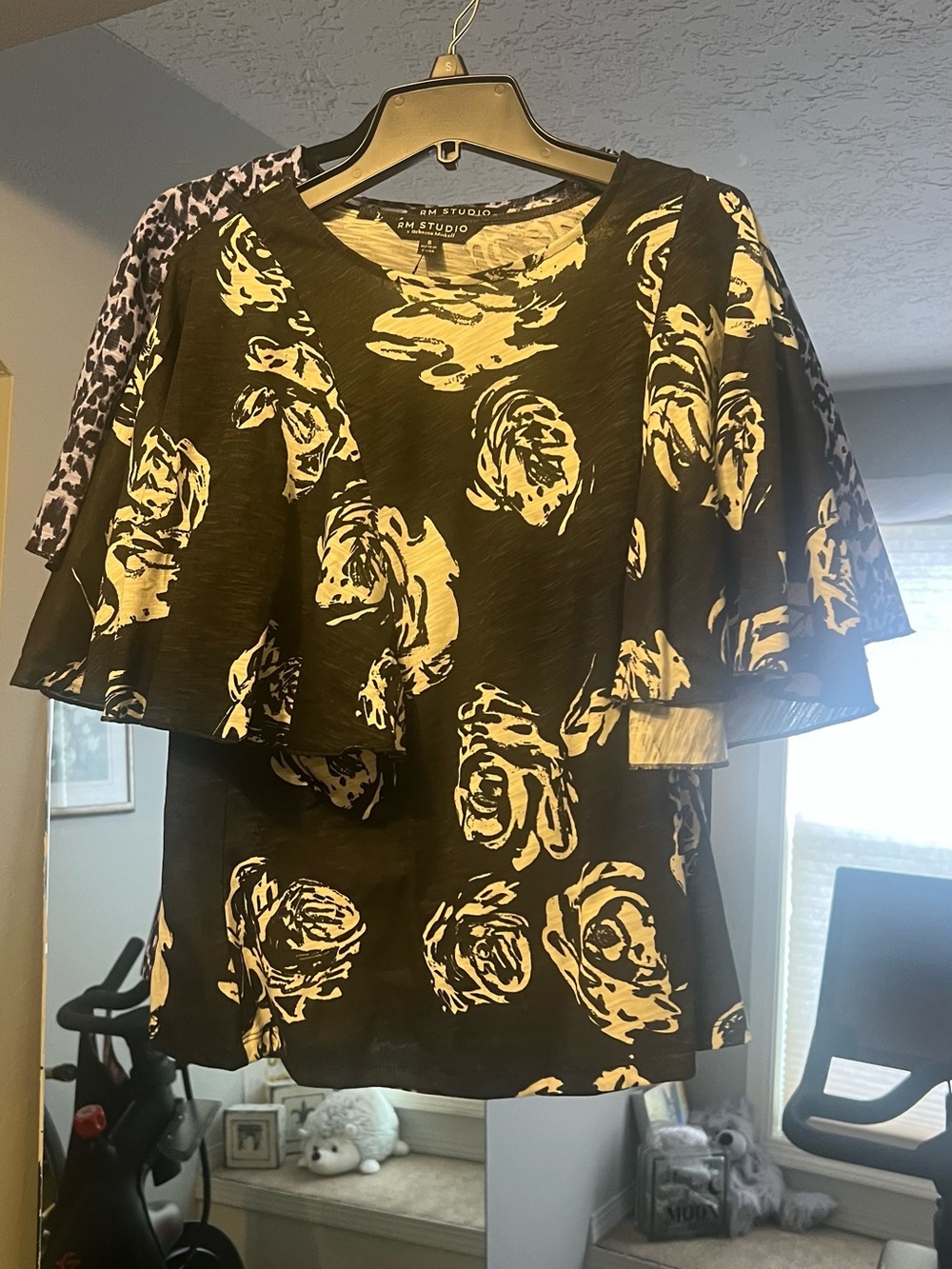M.STUDIO Black Top with Cream Rose Print and Flutter Sleeves